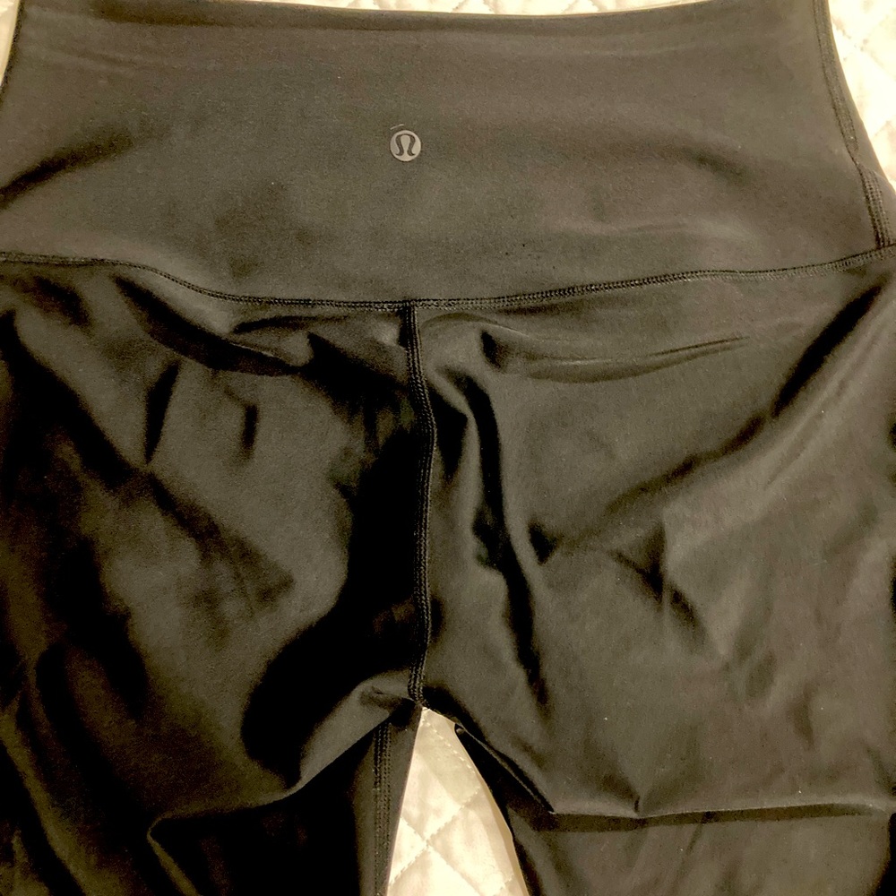 Lululemon wunder under barely worn sz 8 30” *Shine tights. Designed for yoga
